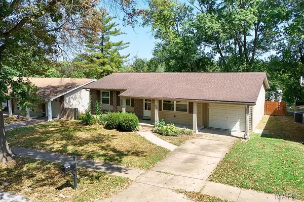 533 Golfwood DR, Ballwin, MO 63021