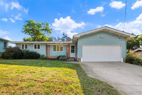 7 Valley RD, St Charles, MO 63303