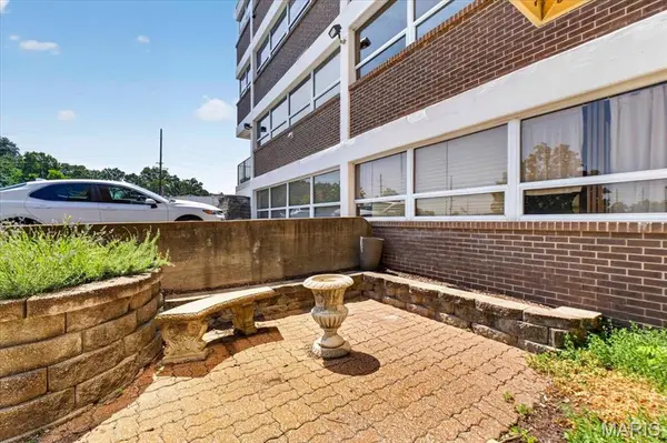 9109 Watson RD, Crestwood, MO 63126