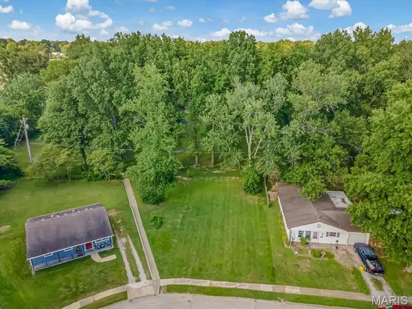 49 Scarlet DR, Belleville, IL 62220