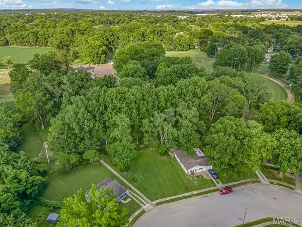 49 Scarlet DR, Belleville, IL 62220