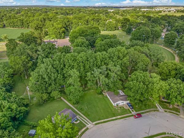 49 Scarlet DR, Belleville, IL 62220