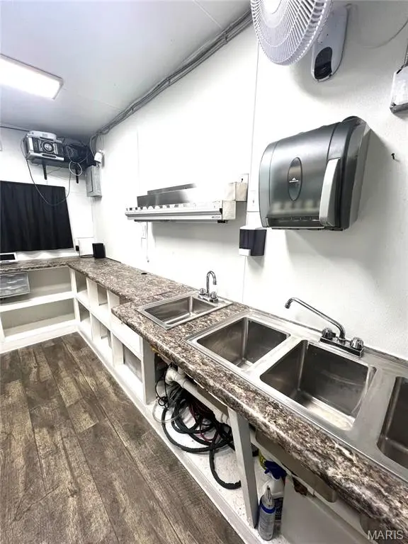 8990A Jennings Station Rd, Jennings, MO 63136