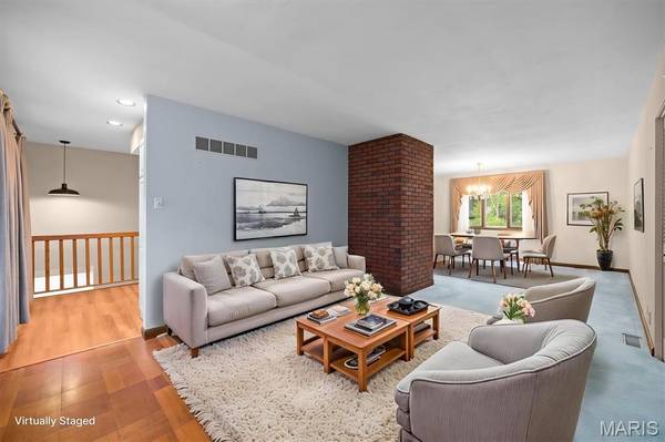 2007 Main DR, Highland, IL 62249