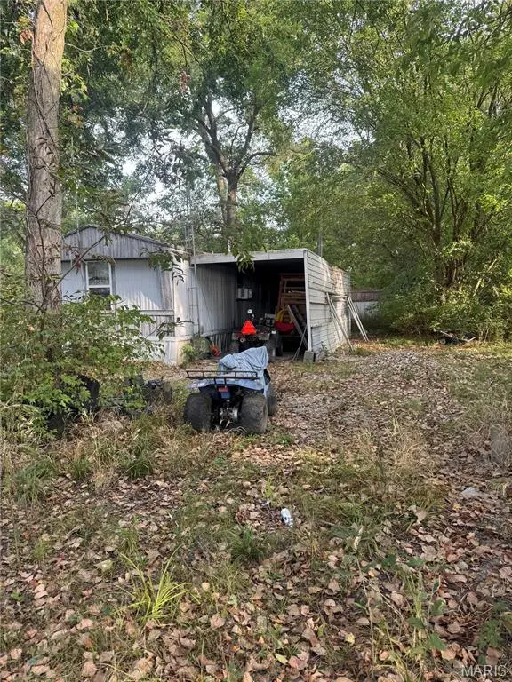 10444 Slant RD, Carlyle, IL 62231