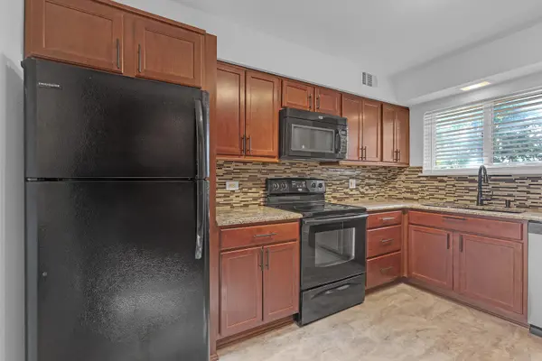 900 S Plum Grove RD #216, Palatine, IL 60067