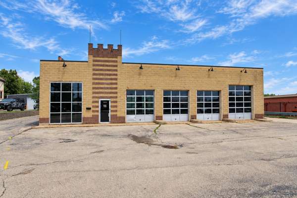 3926 W Elm ST, Mchenry, IL 60050