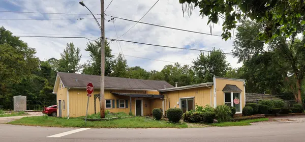 52 N Adams ST, Oswego, IL 60543