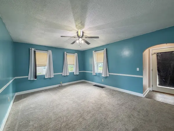 417 W Garfield AVE, Cissna Park, IL 60924
