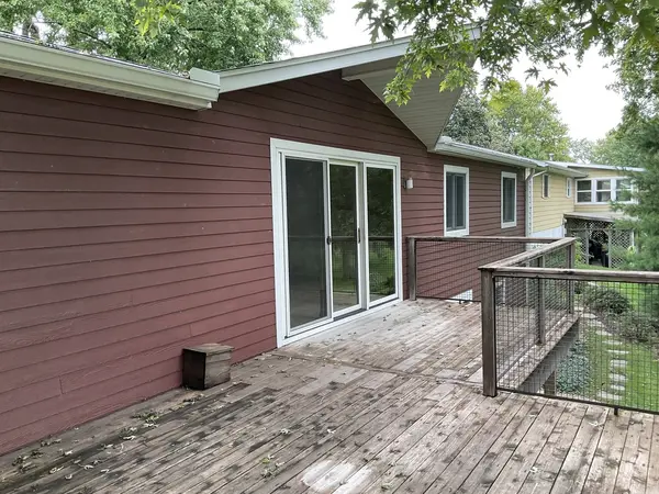 37 PARK AVE, Eldridge, IA 52748