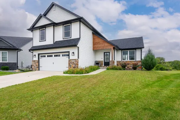 1217 W 64th ST, Davenport, IA 52806