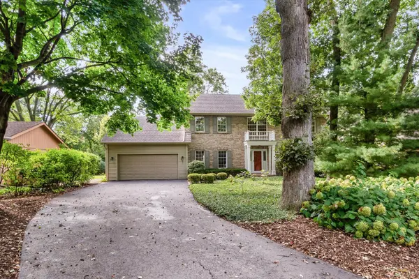 501 Pin Oak CT, St. Charles, IL 60174