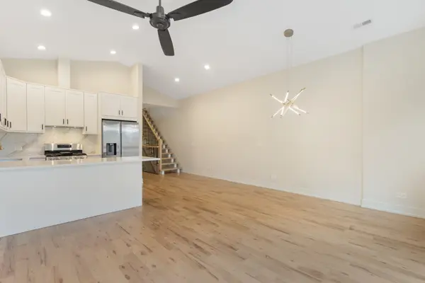 4607 S Saint Lawrence AVE #301, Chicago, IL 60653
