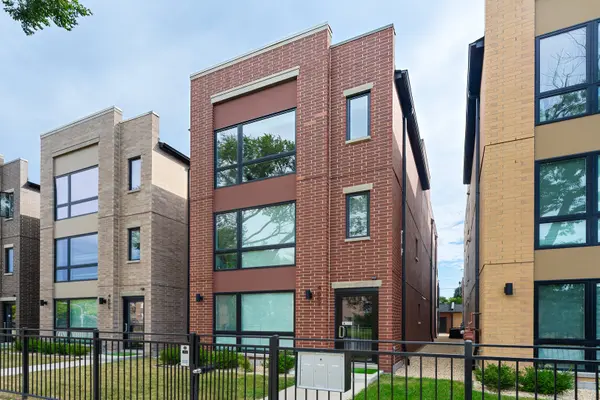 4607 S Saint Lawrence AVE #301, Chicago, IL 60653
