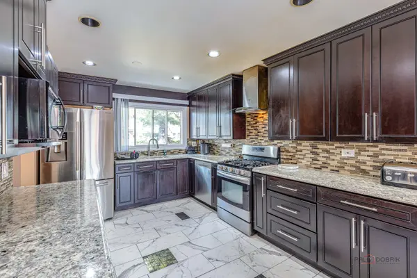 9105 HOLLYBERRY AVE, Des Plaines, IL 60016