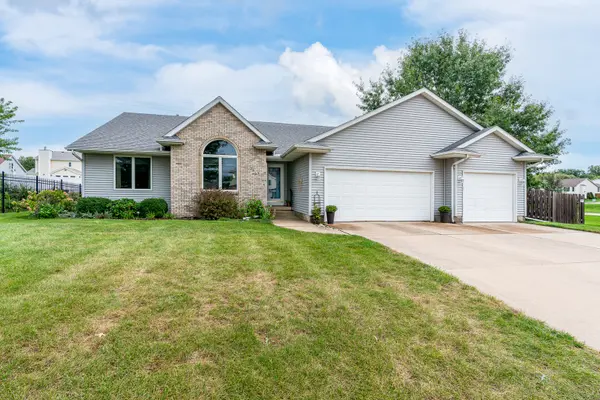 2613 Crystal Creek CT, Davenport, IA 52804