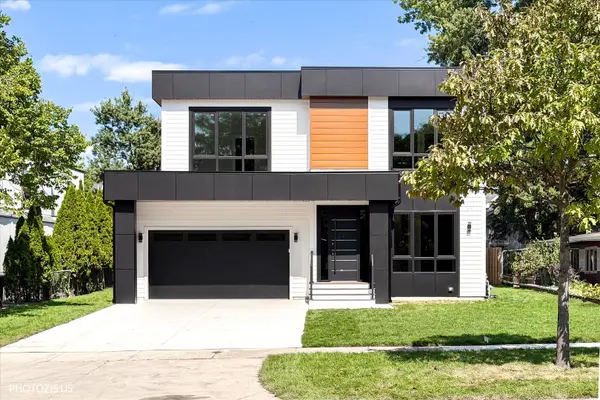 4708 Laurel AVE, Glenview, IL 60025
