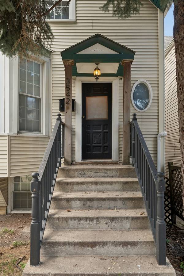 3542 N Albany AVE #2, Chicago, IL 60618