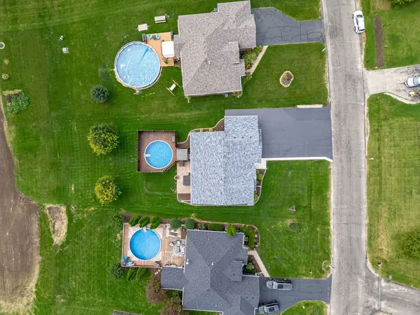 1702 Lorimar DR, Durand, IL 61024