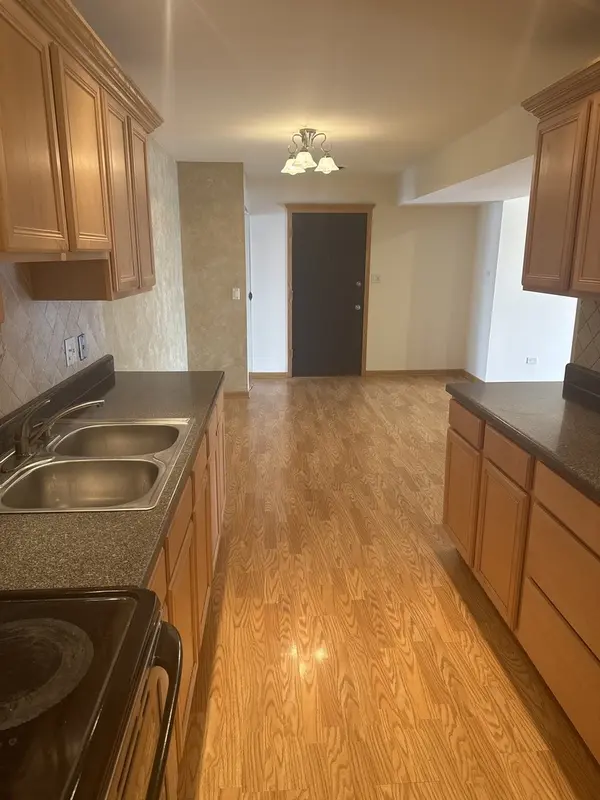 5721 CIRCLE DR #304, Oak Lawn, IL 60453