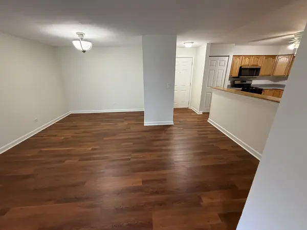 375 W Winchester RD #306, Libertyville, IL 60048