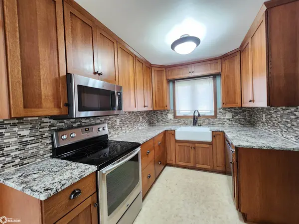 1031 Heritage DR, Osage, IA 50461