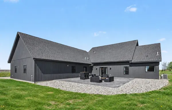 19347 Lake Volney CIR, Le Center, MN 56057