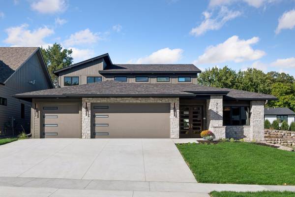 719 Ensconced WAY, Chaska, MN 55318