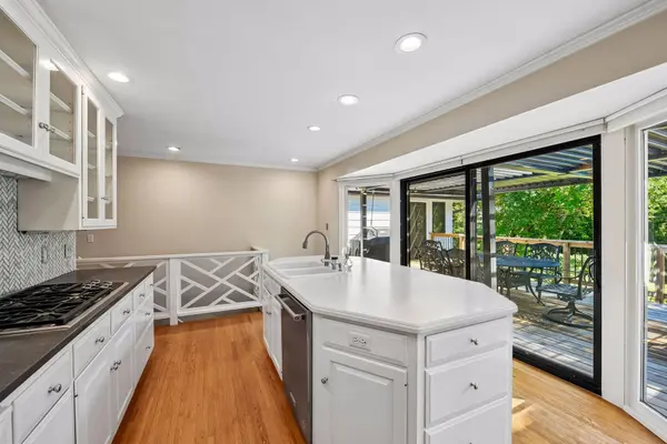 111 Chevy Chase DR, Wayzata, MN 55391
