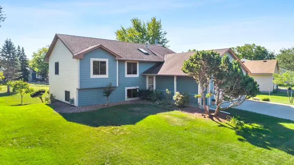 1013 Rushmore DR, Burnsville, MN 55306