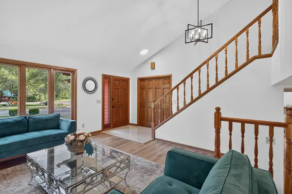 2633 Nightingale CT, Chaska, MN 55318