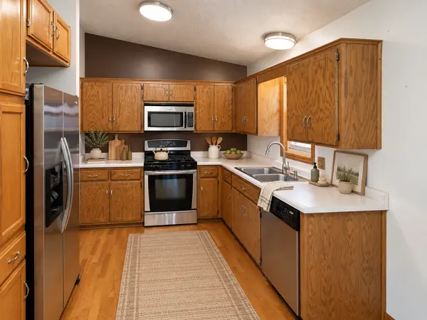 10015 Upper 205th ST W, Lakeville, MN 55044