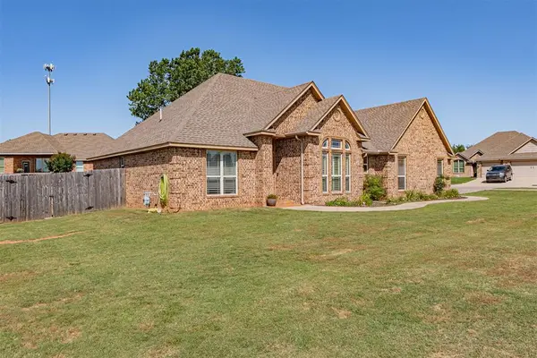 501 Cheltenham TRL, Blanchard, OK 73010