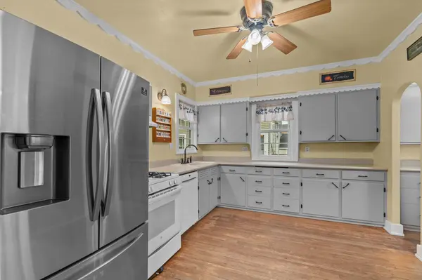 909 N 14TH ST, Manitowoc, WI 54220-3232