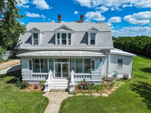 438 E Main St,  Mount Hope,  KS 67108