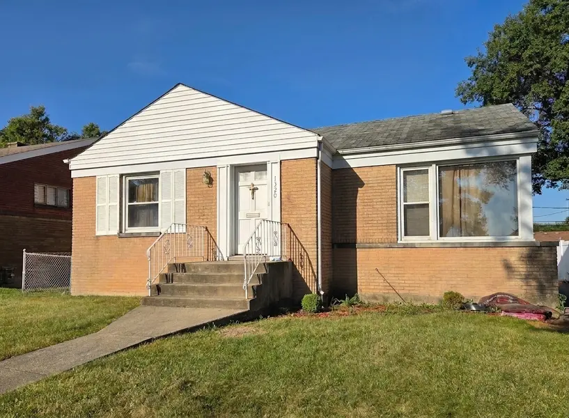 1320 Haase AVE, Westchester, IL 60154