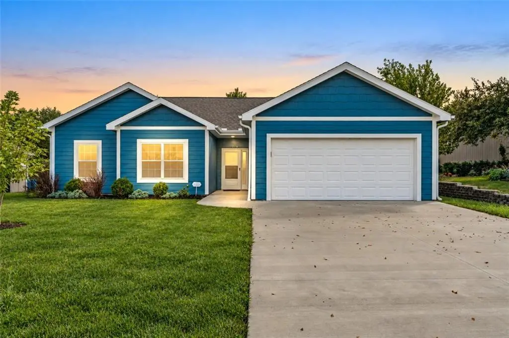 216 Meadowbrook LN, Wellsville, KS 66092