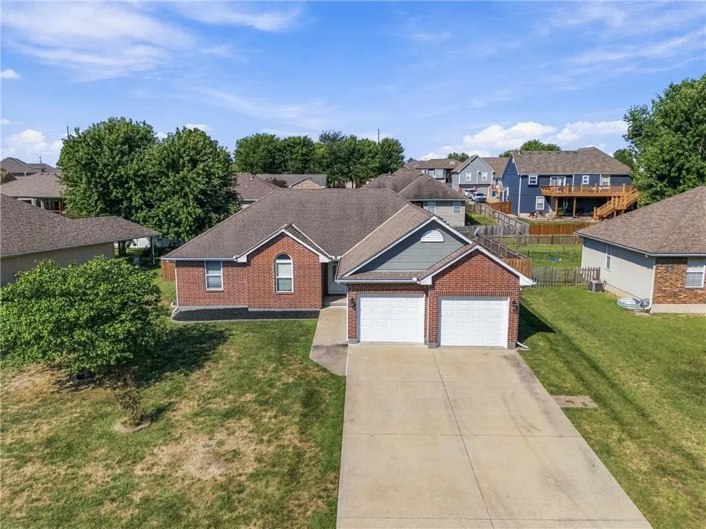 981 Owl Creek Pkwy, Odessa, MO 64076