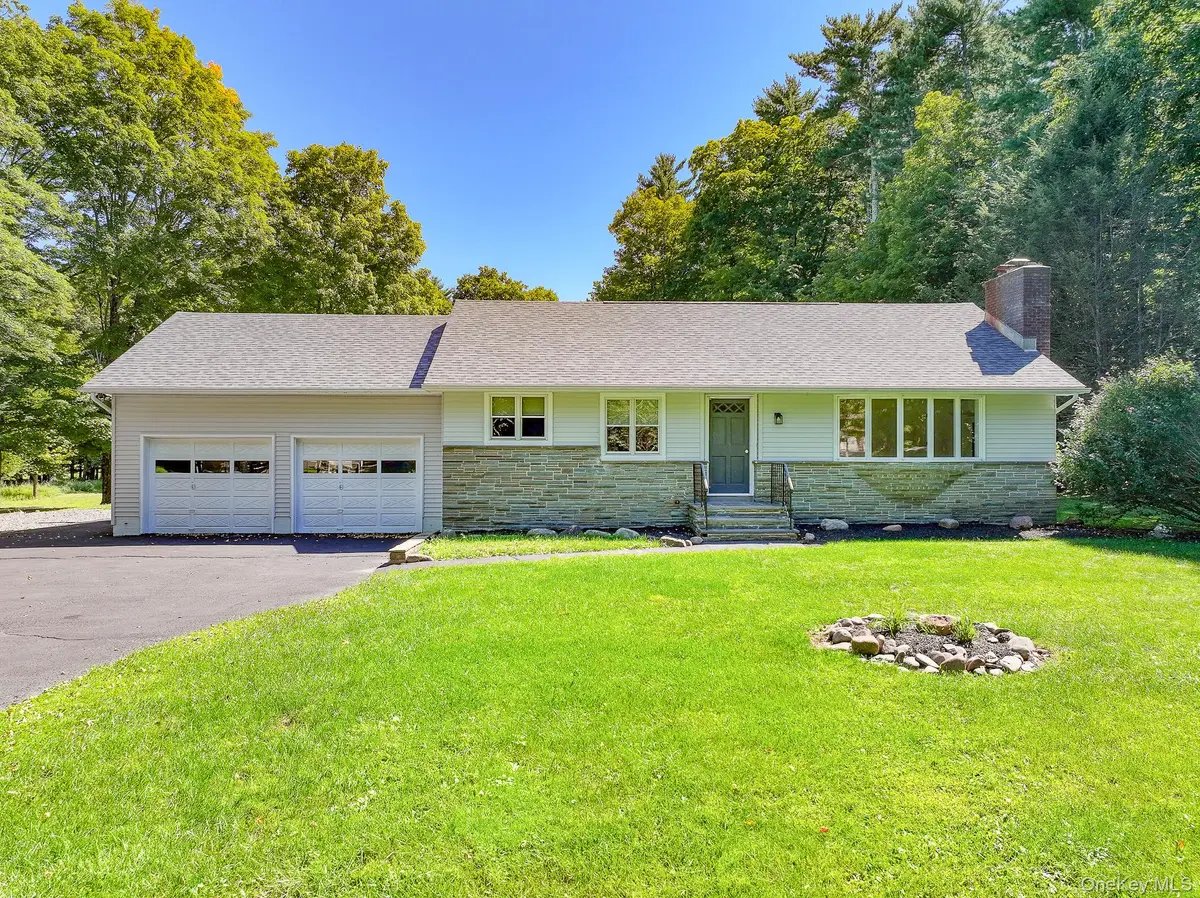34 Van Buskirk RD, Saugerties, NY 12477