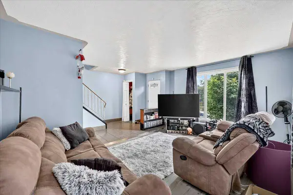 219 Penworth DR SE, Calgary, AB T2A 5E2