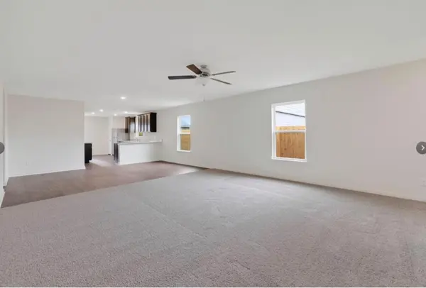 301 Crescent Park DR, Jarrell, TX 76537