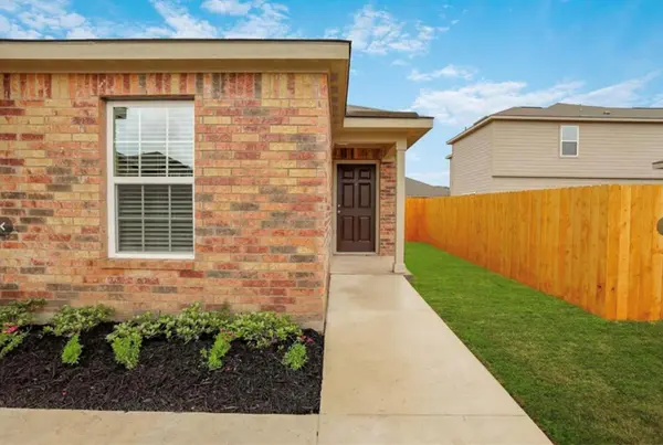 301 Crescent Park DR, Jarrell, TX 76537