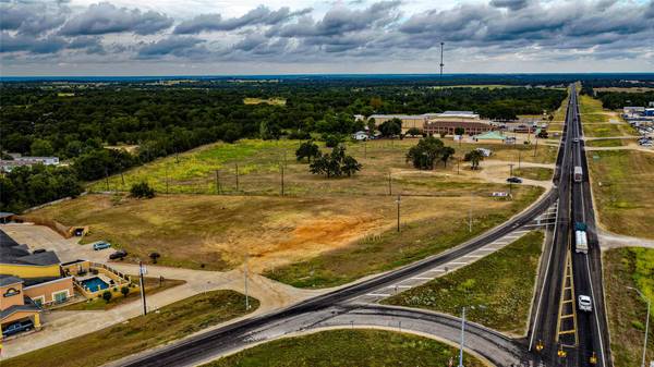 227 N Us Highway 77, Rockdale, TX 76567