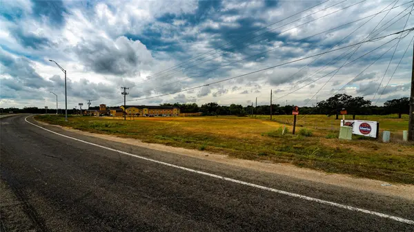 227 N Us Highway 77, Rockdale, TX 76567