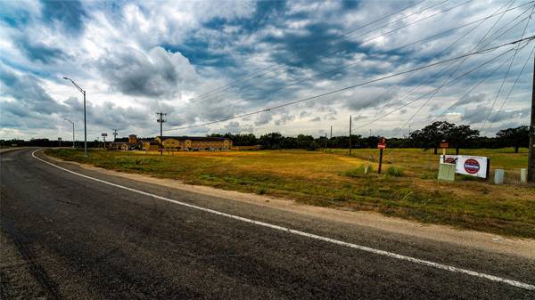 227 N Us Highway 77, Rockdale, TX 76567