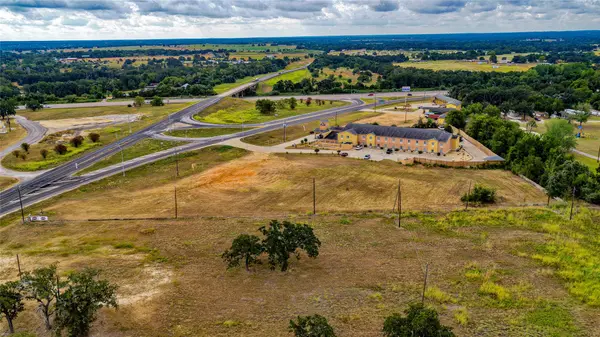 227 N Us Highway 77, Rockdale, TX 76567