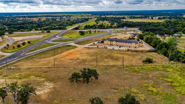 227 N Us Highway 77, Rockdale, TX 76567