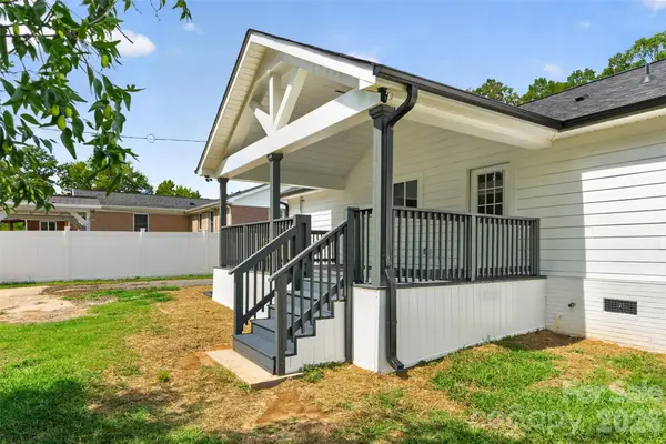 3001 Dalecrest DR, Charlotte, NC 28269