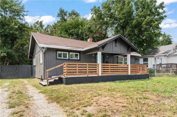 7004 Jackson AVE, Kansas City, MO 64132