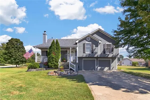 101 SW Drew LN, Lee's Summit, MO 64081